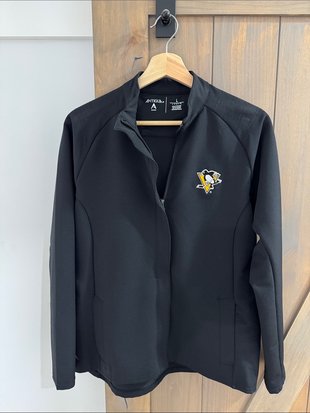 Antigua Black Pittsburgh Penguins Women's Zip Jacket